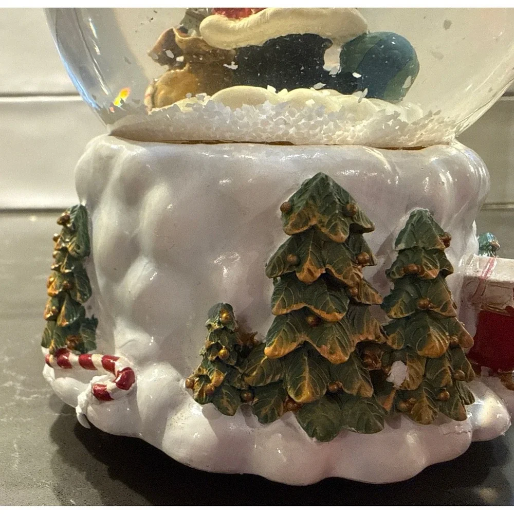 Santa Snow Globe Musical -